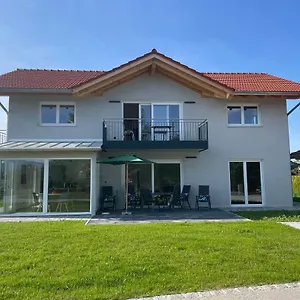 Apartment Neubau Gruener Wolpertinger Designwhg 106qm Barrierefrei, Breitbrunn am Chiemsee